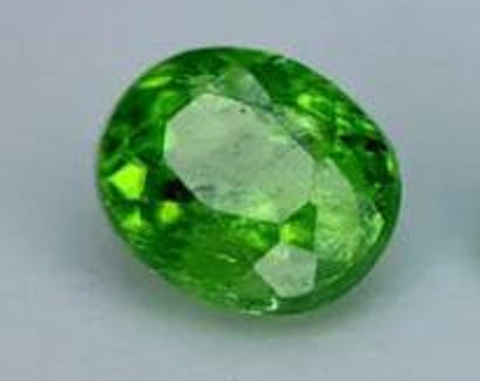 0.20 Carat Natural Tsavorite Green Garnet. Loose-Faceted Gemstone for Making Jewelry. Genuine Mined Garnet Birthstone. 4.3 x 3.3mm. Included