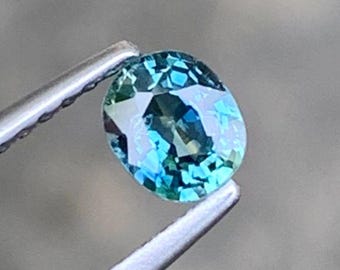 0.51 Ct Natural Teal Sapphire. Oval Cut. Genuine Mined. Precious Gems for Jewellery. Teal-Colour Sapphire. Heated. 4.9 x 4.1 x 2.8 mm