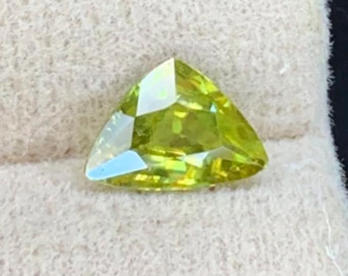 0.90 Carat Natural Titanite Sphene Diamond Fire and Lustre Trillion 8.60 x 5.63 x 3.02mm Loose Gemstone for Jewelry Making and Gifts. #1