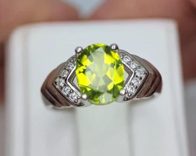 Genuine Peridot Ring. 925 Sterling Silver. Size 6 CAN. Earth Mined Gemstone Ring. CZ Accents Stones. Birthstone Ring. Untreated Peridot.