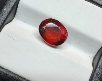 4.20 Carat Genuine Hessonite Garnet. Rust Red Loose Gemstone for Making Jewellery. Faceted Oval Cut. Unheated. 10.3 x 8.3 x 5.1mm.