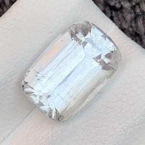 4.10 Carat Natural Light Blue Aquamarine. Faceted Cushion Cut Loose Gemstone. Birthstone Gifts. 10 x 6 x 5 mm. Genuine Mined. SI. Untreated