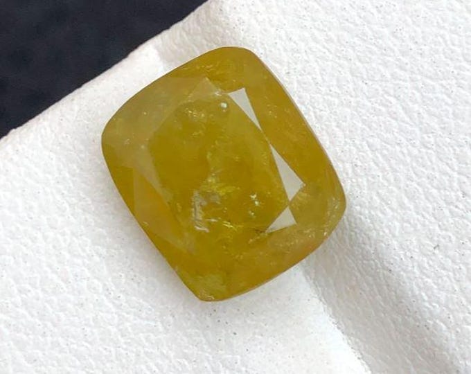 6.75 Carat Mali Garnet. Yellow Olive Faceted Gemstone. No Treatment. 10.7x9.9x7.1mm. Earth Mined. Cushion Cut