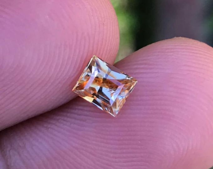 0.93 Carat Bi-Colour Zircon: Genuine Earth Mined. Loose Gemstone for Jewelry Making and Gifts. Faceted Rectangle Cut. SI. Orange.