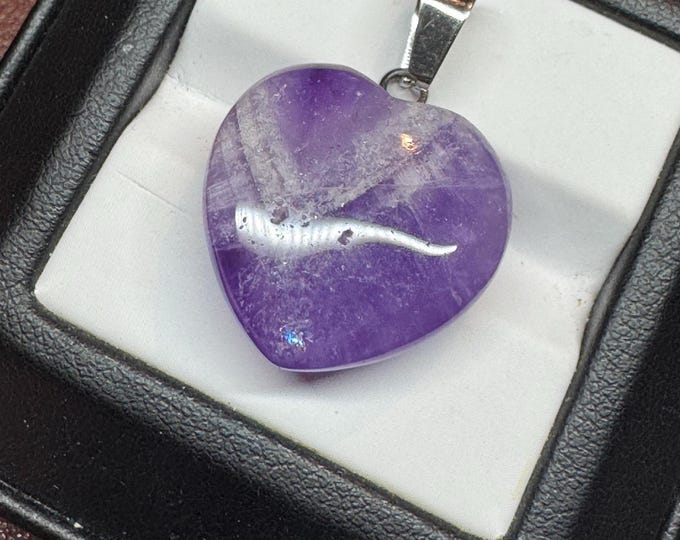24 Carat Authentic Amethyst Pendant. Genuine Earth Mined. Healing Crystal. Purse Gemstone Charm Pendant. 20 x 18.5 x 7.7mm. Heart-Shaped.