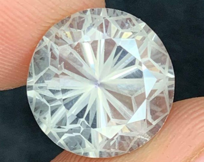 9.25 Carat Earth Mined Quartz. Loose Gemstone Faceted Round Cut. 13.62 x 13.52 x 10.37 mm. VS. Quartz Gemstone for Jewellery. Birthstone.