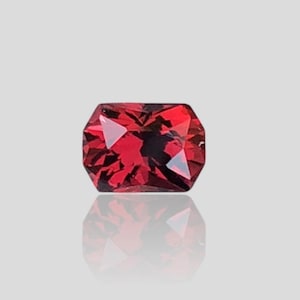 0.50 Carats Natural Malawi Deep Red Garnet Unheated 5.000 x 3.500 x 3.200 mm Loose Gemstone for Jewelry Making and Gifts. Earth Mined