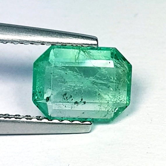 Émeraude Naturelle De Zambie 0.59 Ct - Coupe Ovale, Clarté SI1, Belle Couleur Vert, Neuve Sans Emballage