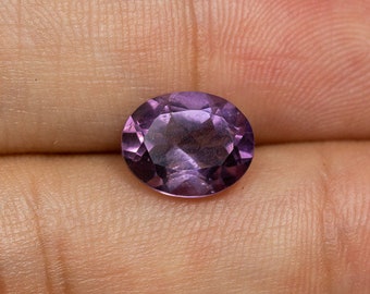 0.75 Carat Purple Natural Amethyst. Loose Gemstone for Making Jewellery or Collecting. Genuine Mined. Faceted Oval Cut. Medium Purple.