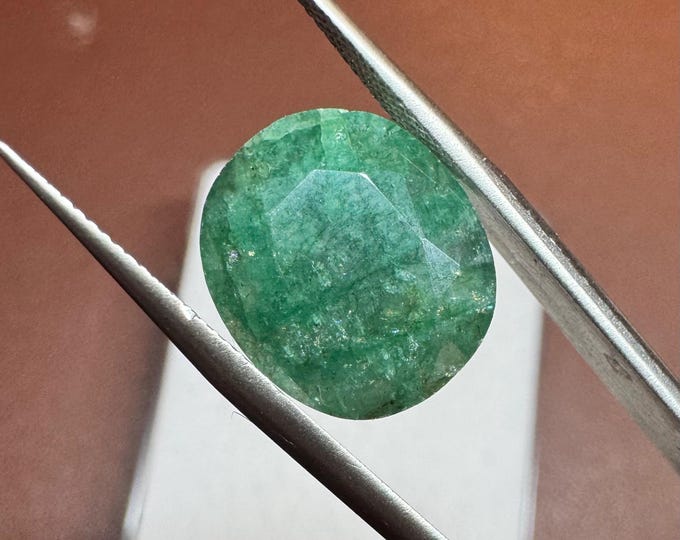 8.40 Carat Genuine Mined Emerald. Beautiful Green Faceted Oval Cut. Individual Loose Gemstone for Making Jewellery. 13.9 x 12.5 x 6.6 mm