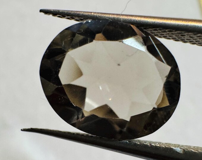 2.80 Carat Smokey Quartz. Earth-Mined Brown Quartz. Faceted Round Loose Gemstones for Jewelry. Untreated. 10.3 x 8.2 x 4.9mm. VS. Birthstone