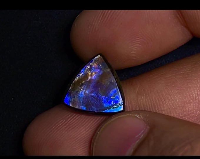 5.91 Carat Canadian Ammolite Cabochon. 13.280 x 13.560 x 3.580 mm Genuine Polished and Untreated Loose Gemstone for Jewelry and Collecting.