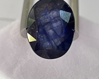 Saphir naturel bleu profond de 3,96 carats de taille ovale de Madagascar 10,5 x 8,0 x 4,7 mm. Pierres précieuses en vrac pour la fabrication de bijoux et les cadeaux. Véritable minée.