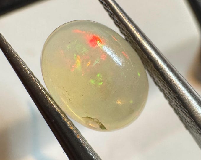 Genuine Mined 0.86 Carat Natural Ethiopian Welo Opal Cabochon. 9 x 7 mm. Untreated Opal. Oval. Loose Gemstone. Birthstone.