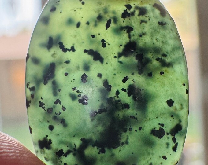 15.25 Carats Natural Chinese Jade. Oval Cabochon for Rings and Jewellery Supplies. Nephrite Jade. 22.6 x 15.6 mm. Genuine Mined.