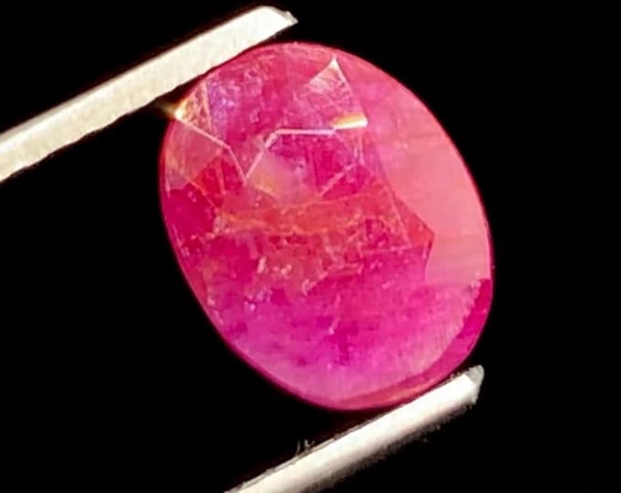 1.75 Carat Natural Mozambique Vibrant Pink Ruby 8.800 x 6.900 x 2.600 mm Loose Gemstone for Jewelry Making and Gifts. Genuine Earth Mined.