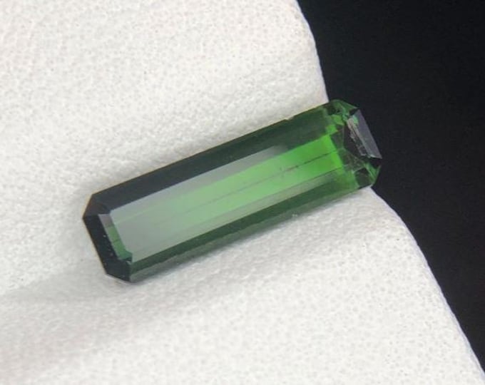 1.70 Carat Green Tourmaline. Faceted Rectangle Cut. Loose Gemstones for Jewelry. VS. Natural Untreated. 12.68 x 3.99 x 3.54 mm