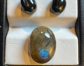 Gemstone Set: Star Diopside and Labradorite. 3 Piece. Oval Cabochons. 16.90 Carats Total. Untreated. Jewellery Set. Loose Gemstones.