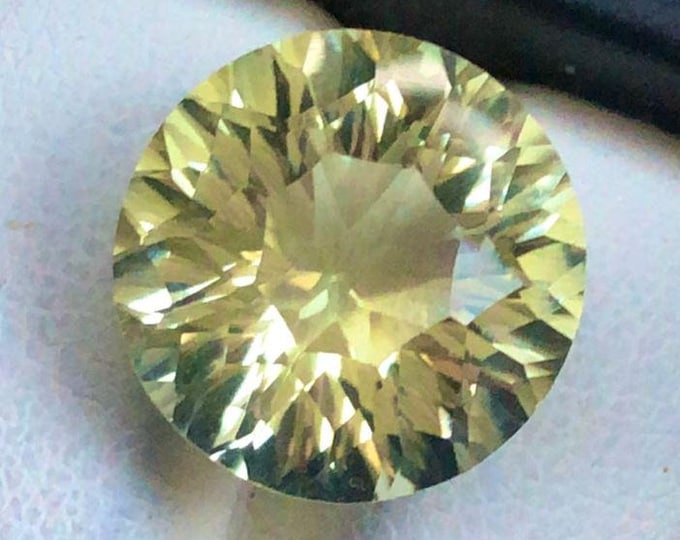 11.00 Carat Earth Mined Quartz. Loose Gemstone Faceted Fancy Round Cut. 14.5 x 14.5 x 10 mm. VS1. Quartz Gemstone for Jewellery. Birthstone.