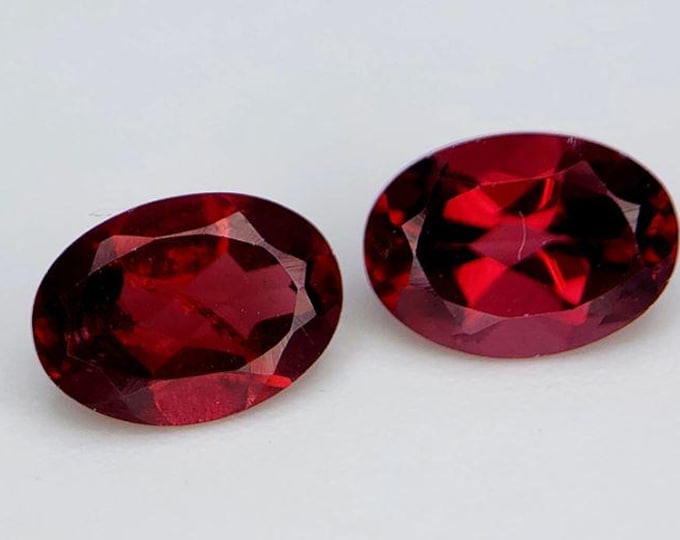 2.00 Carat Earth Mined Grape Garnet Pair. Faceted Oval Loose Gemstone. Purple Garnet. Jewelry Supplies. Rings. Gifts. 7 x 5 x 3 mm. Gifts