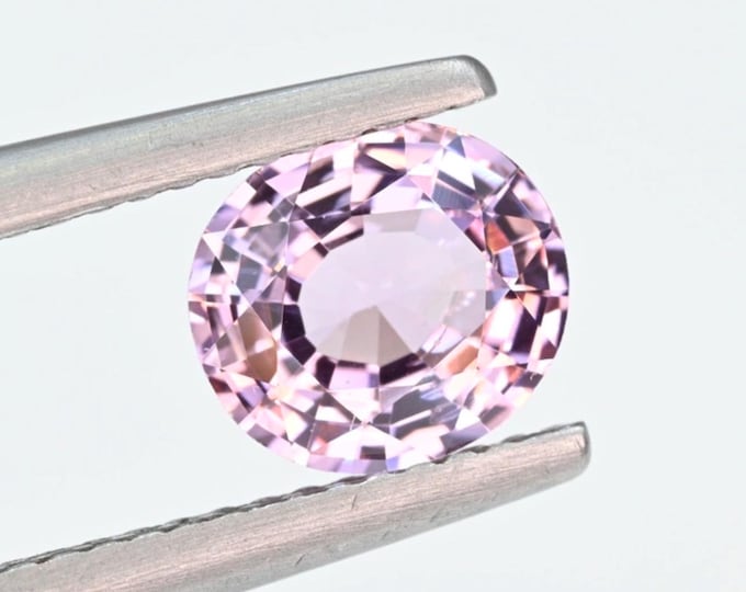 1.40 Carat Spinel Pink Violet Oval 100% Natural Unheated. 7.430 x 6.660 x 3.800 mm Loose Gemstone for Jewelry Making and Gifts. Earth Mined.
