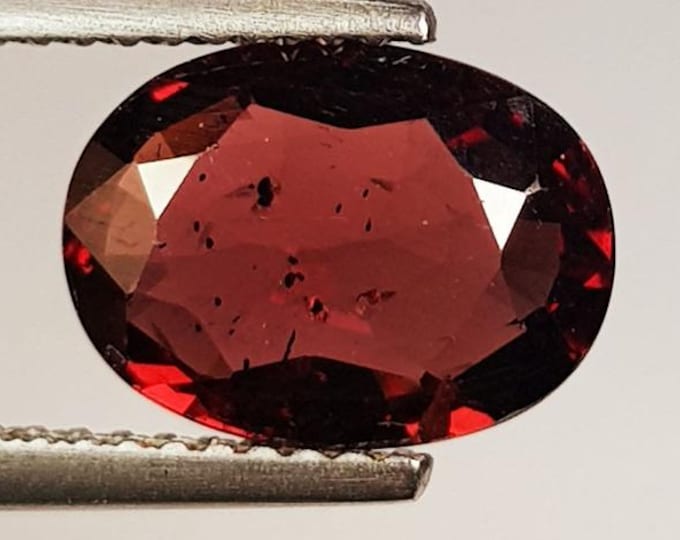 Red Rhodolite Garnet. 3.08 Carat Faceted Cut. VS2.  10.50 x 7.7 x 4.0 mm. Untreated. Loose Gemstones for Jewellery. Birthstone. Earth Mined