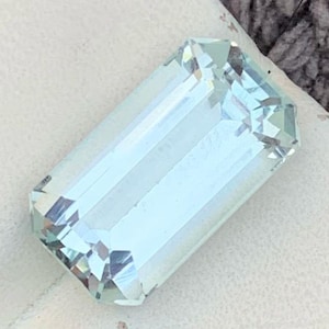 6.90 Carat Natural Light Blue Aquamarine. Faceted Emerald Cut Loose Gemstone. Birthstone Gifts. 15 x 8 x 6 mm. Genuine Mined. VS. Untreated