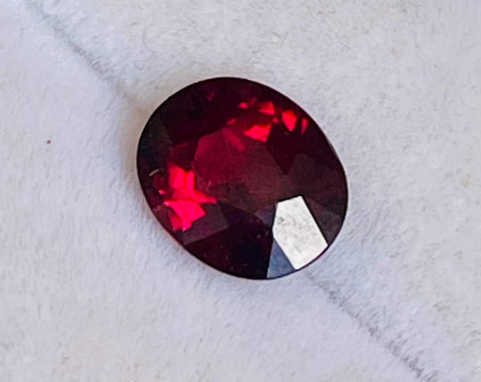 1,80 Carat Lovely Natural Rhodolite Garnet Oval Cut Deep Red 7.60 x 6.20 x 4.3 mm Loose Gemstone for Jewelry Making, Birthstone Capricorn