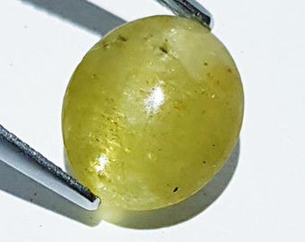 Genuine Mined 4.60 Ct Natural Apatite Yellow "Cats Eye". Oval Cabochon for Making Jewelry. 11.4 x 9.4 x 5.0 mm. Untreated. Birthstone.