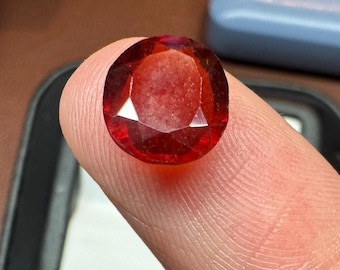 3.10 Carat Genuine Hessonite Garnet. Rust Red Loose Gemstone for Making Jewellery. Faceted Oval Cut. Unheated. 10 x 8 x 3.7mm.