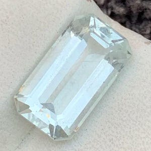 3.05 Carat Natural Light Blue Aquamarine. Faceted Emerald Cut Loose Gemstone. Birthstone Gifts. 11 x 6 x 5 mm. Genuine Mined. VS. Untreated.