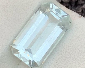 3.05 Carat Natural Light Blue Aquamarine. Faceted Emerald Cut Loose Gemstone. Birthstone Gifts. 11 x 6 x 5 mm. Genuine Mined. VS. Untreated.