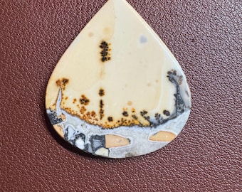 38.65 Carat Indonesian Picture Jasper Gemstone. AAA Quality. Yellow Loose Gemstones for Making Jewelry. Pear Cabochon. 38.2 x 34.1 x 3 mm.