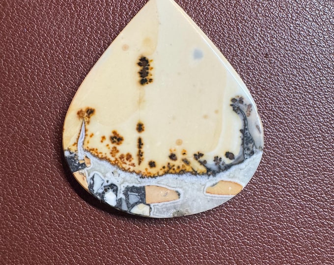 38.65 Carat Indonesian Picture Jasper Gemstone. AAA Quality. Yellow Loose Gemstones for Making Jewelry. Pear Cabochon. 38.2 x 34.1 x 3 mm.