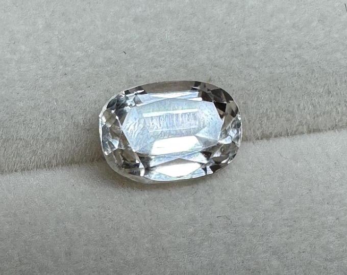 4.65 Carat Yellow Kunzite. Natural Loose Gemstone. Large Faceted Oval for Jewellery Making. Birthstone. Genuine Mined. Earth Mined.