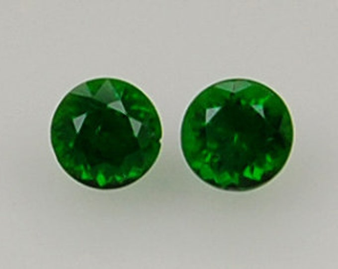 Pair of Natural Chrome Green Diopside. Faceted Round VVS. 2.2 x 2.2 x 1.2 mm. Loose Gemstone for Jewelry Making and Jewelry Design and Gifts