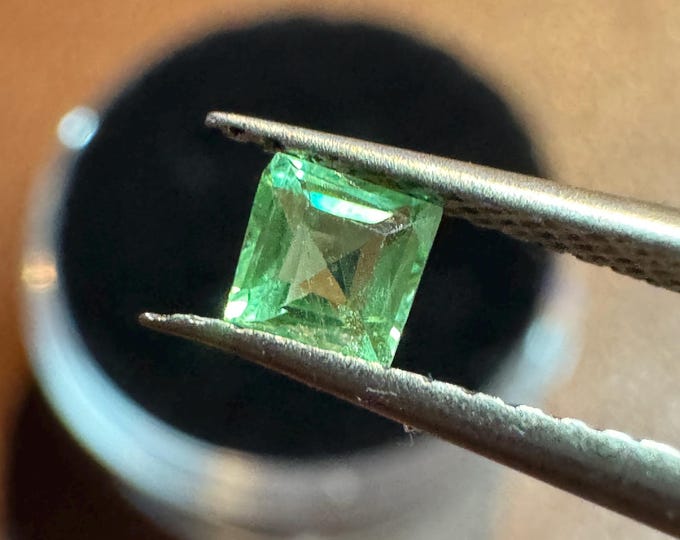 0.15 Carat Earth Mined Vivid Green Tsavorite Garnet. Faceted Square Stone from Kenya. Loose Gemstones for Jewellery. Untreated. Gifts. 3mm