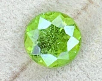 1.50 Carat Genuine Mined Peridot Faceted Loose Gemstone for Making Jewellery. Round Cut. 6 x 6 x 5 mm. Birthstone. Untreated. SI Grade