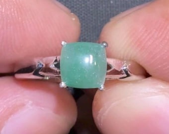 2.46 Gr Natural Apple Green Aventurine Cabochon Ring 5.8 x 5.8 x 2.6 mm. Hallmarked with 925 Sterling Silver TCW 12.35 Size 7