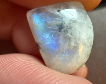 13.65 Natural Royal Blue Moonstone. Natural Gemstone Cabochon. Incredible Shine. Fancy Polished.  16.9 x 13.3 x 7.0 mm. Jewelry Supplies.