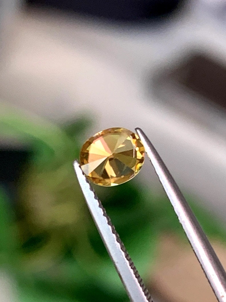 Sphène Naturel De Madagascar – 2,45 Carats, Taille Poire, Jaune – Pierre Précieuse Neuve