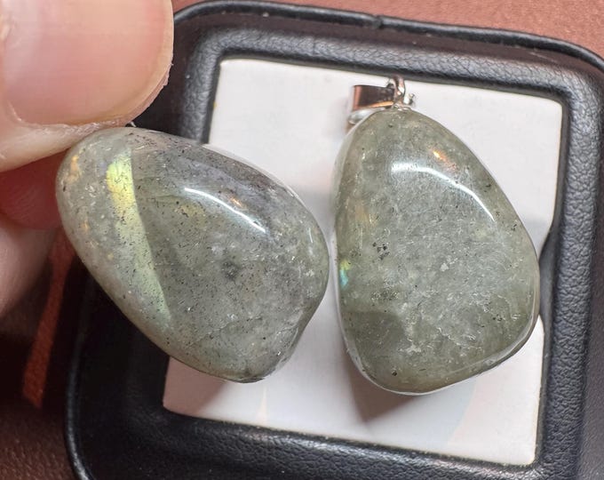 28 Carat Authentic Labradorite Pendant. Genuine Earth Mined. Healing Crystal. Purse Gemstone Charm Pendant. 22 x 16.5 x 13mm. Tumble Drop.