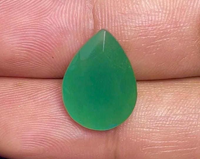 8.52 Carat Natural Green Aventurine Pear Shape 17.990 x 13.100 x 6.900 mm Loose Gemstone for Jewelry Making and Gifts. Genuine Earth Mined