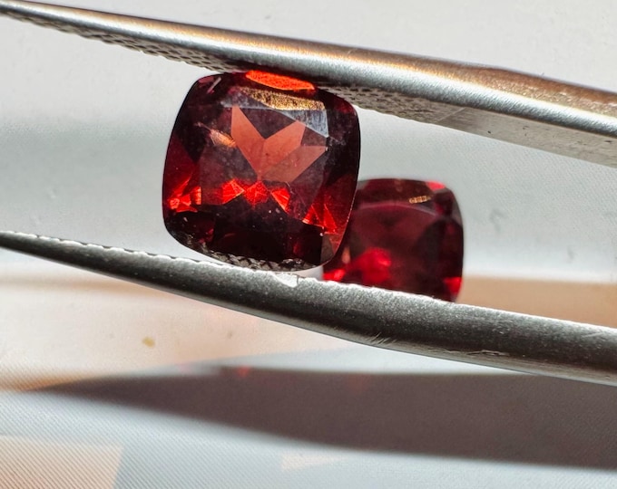 2.50 Carat Natural Almandine Garnet Pair. VVS Round Shape. 6 x 6 mm. Loose Gemstone Jewelry Making and Gifts. Untreated. 2 Piece.