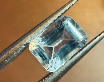 1.10 Carat Sky Blue Topaz. Loose Gemstone for Jewellery Supplies. 7 x 5 x 3.4mm. Birthday Gift. Genuine Mined. Faceted Emerald Cut. VS
