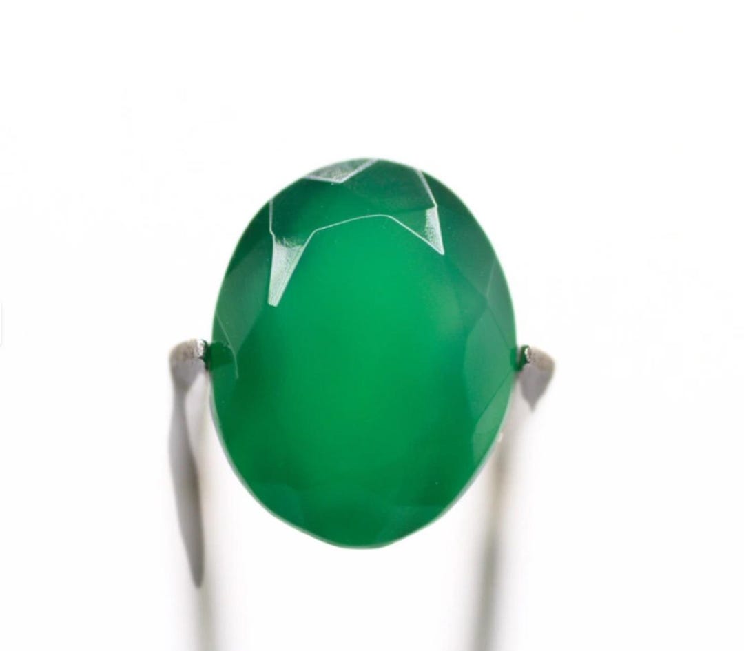 7.20 Carats Genuine Bright Green Onyx Untreated 14.300 X 11.300 X