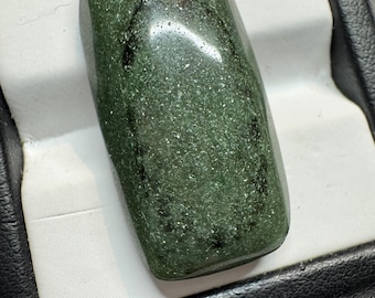 27.90 Carat Serpentine Gemstone. Beautiful Green for Pendant. Untreated. Cabochon. Unique Cut. Earth Mined. 30 x 15 x 7mm