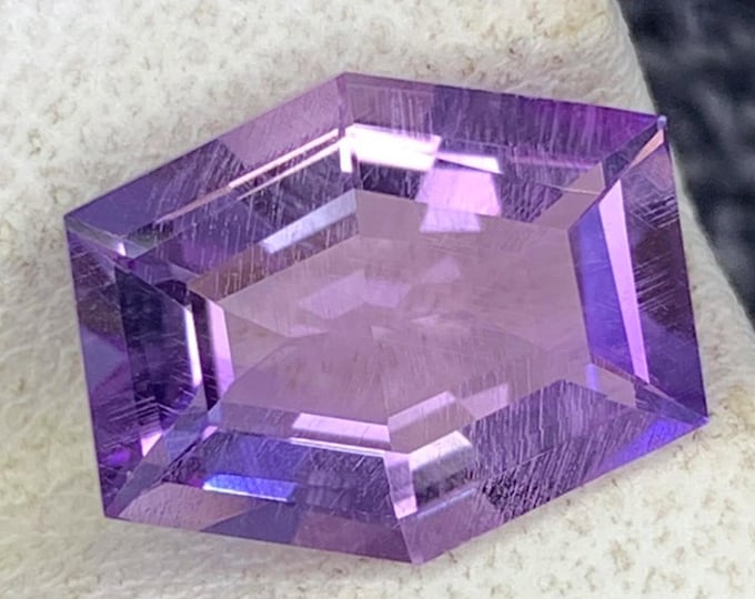 2.57 Carat Lovely Natural Amethyst Bolivian Fancy Cut VS 11.000 x 8.600 x 4.700mm Loose Gemstone for Jewelry Making and Gifts. Earth Mined