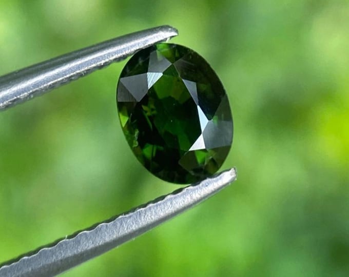 0.56 Carat Green Chrome Tourmaline Untreated Oval Cut 6.400 x 4.900 x 3.100 mm Tanzania Loose Gemstone for Jewelry Making. Earth Mined.