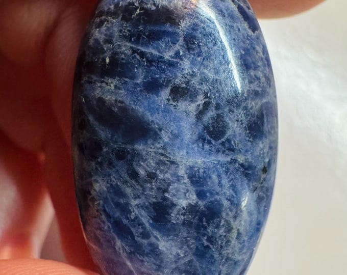 30.45 Carats Genuine Mined Sodalite. Beautiful Specimen for Making Jewellery. Palm Stones. Vibrant Blue. Perfect Gifts. 33.4 x 18.2 x 7.2 mm